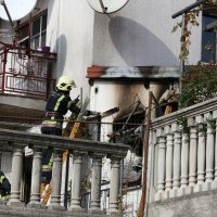 Rijeka: Vatrogasci gase požar koji je izbio na obiteljskoj kući