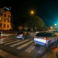 Zagreb: Novi semafor za pješake osvjetljava nogostup jarko crvenom bojom