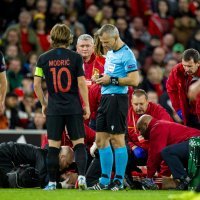 Daniel James leži na travnjaku