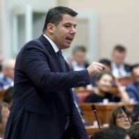 Glasanje o povjerenju Milanu Kujundžiću u Saboru