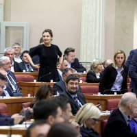 Glasanje o povjerenju Milanu Kujundžiću u Saboru