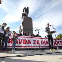 Zagreb: Na Trgu kralja Tomislava održan prosvjed "Pravda za djevojčice"