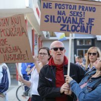 U Osijeku održan prosvjed "Pravda za djevojčice"