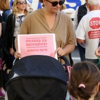 Ispred Županijskog suda u Šibeniku održan prosvjed "Pravda za djevojčice"