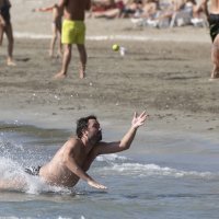 Split: Toplu listopadsku nedjelju mnogi su iskoristili za kupanje i igranje picigina