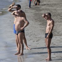 Split: Toplu listopadsku nedjelju mnogi su iskoristili za kupanje i igranje picigina