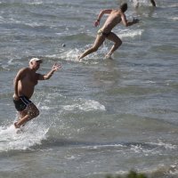 Split: Toplu listopadsku nedjelju mnogi su iskoristili za kupanje i igranje picigina