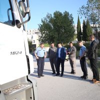 Vrgorčanima koji dovoze smeće u Split uoči županijske skupštine pridružio se i Miro Bulj