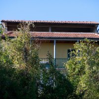 Muškarac se zatvorio u kuću i prijeti da će izazvati eksploziju