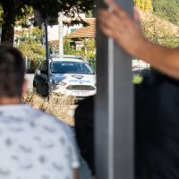 Muškarac se zatvorio u kuću i prijeti da će izazvati eksploziju