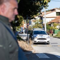 Muškarac se zatvorio u kuću i prijeti da će izazvati eksploziju