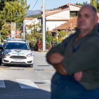 Muškarac se zatvorio u kuću i prijeti da će izazvati eksploziju