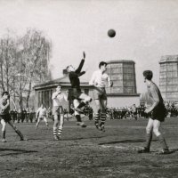 Susret nogometnih klubova RIZ i Metalac na igralištu Metalca snimio Šime Radovčić, 1960-e, Muzej grada Zagreba