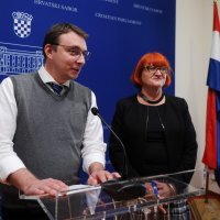 Rada Borić i Bojan Glavašević na tiskovnoj konferenciji u Saboru