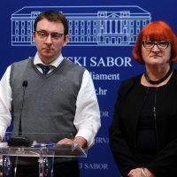 Rada Borić i Bojan Glavašević na tiskovnoj konferenciji u Saboru