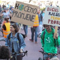 Zagreb: Održan prosvjed biciklista pod geslom "Kako propisno voziti po nepropisnoj infrastrukturi?
