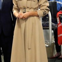 Melania Trump u kaputima koji naglašavaju struk