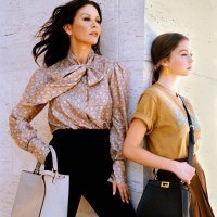 Catherine Zeta-Jones i Carys Douglas