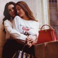 Catherine Zeta-Jones i Carys Douglas