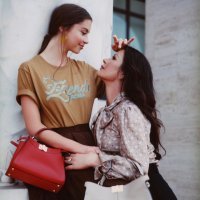 Catherine Zeta-Jones i Carys Douglas