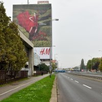 Vjesnikov neboder prekriven reklamom za nadolazeću H&M kampanju
