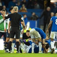 Son Heung-min prekršajem je zaustavio igrača Evertona Andrea Gomesa, nakon čega je Porugalac iznesen s terena, a Korenac zaplakao