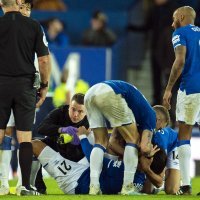 Son Heung-min prekršajem je zaustavio igrača Evertona Andrea Gomesa, nakon čega je Porugalac iznesen s terena, a Korenac zaplakao