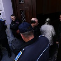 Prosvjed ispred Veleposlanstva Švedske u Sarajevu zbog dodjele Nobelovu nagradu za knjizevnost Peteru Handkeu