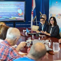 Ministrica Blaženka Divjak prezentirala tablete u sklopu projekta Škola za život
