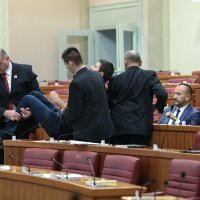 Pernar izbačen iz sabornice