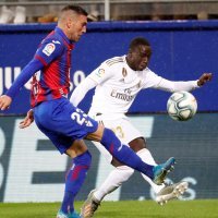 Eibar (Anaitz Arbilla) – Real Madrid (Ferland Mendy)