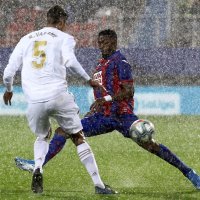 Eibar (Pape Diop) – Real Madrid (Raphael Varane)