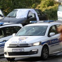 Omiš: Muškarac na motoru upucao vozača automobila