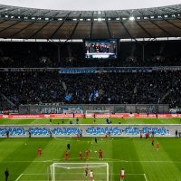 Koreografija navijača Herthe na terenu prije utakmice