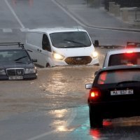 U Makarskoj obilna kiša potopila magistralu na ulazu u grad