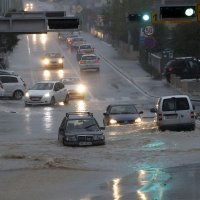 U Makarskoj obilna kiša potopila magistralu na ulazu u grad