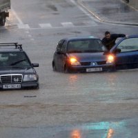 U Makarskoj obilna kiša potopila magistralu na ulazu u grad