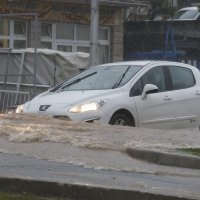 U Makarskoj obilna kiša potopila magistralu na ulazu u grad