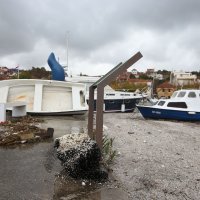 U Zatonu more nakon nevremena izbacilo velike količine otpada