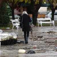 U Zatonu more nakon nevremena izbacilo velike količine otpada