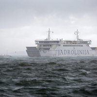 Jako jugo stvara velike valove i plimu na splitskoj rivi