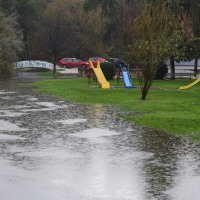 Zbog velike plime na nekoliko mjesta na Trpimirovoj obali u Zadru, ali i u gradu more se prelilo na ulice
