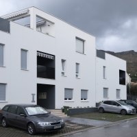 Zgrada u Strožancu u kojoj je stanovala ruska banda koja je opljačkala zlatarnicu u Splitu