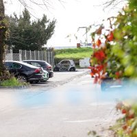 Policijski očevid u Veslačkoj ulici gdje je izgorio automobil