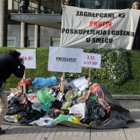 Performans Zelene akcije zbog poskupljenja odvoza otpada