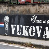 Brodarica - Grafit posvećen Vukovaru na Jadranskoj magistrali u mjestu Brodarica