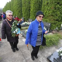 Vukovar: Obitelji stradalih branitelja polažu ruže na grobove