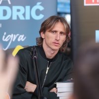 Zagreb: Luka Modrić predstavio je na Interliberu svoju autobiografiju "Moja igra"