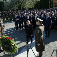 Brojna izaslanstva na Memorijalnom groblju u Vukovaru položila vijence za poginule