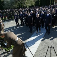 Brojna izaslanstva na Memorijalnom groblju u Vukovaru položila vijence za poginule